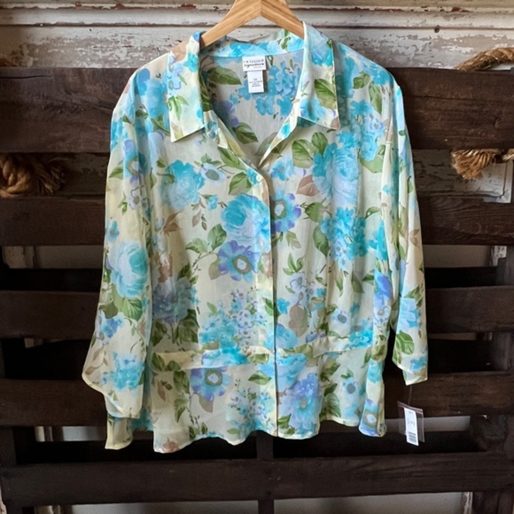 🟠NWT! KIM ROGERS Plus Button-Up Blouse in Blue Floral Print 3X